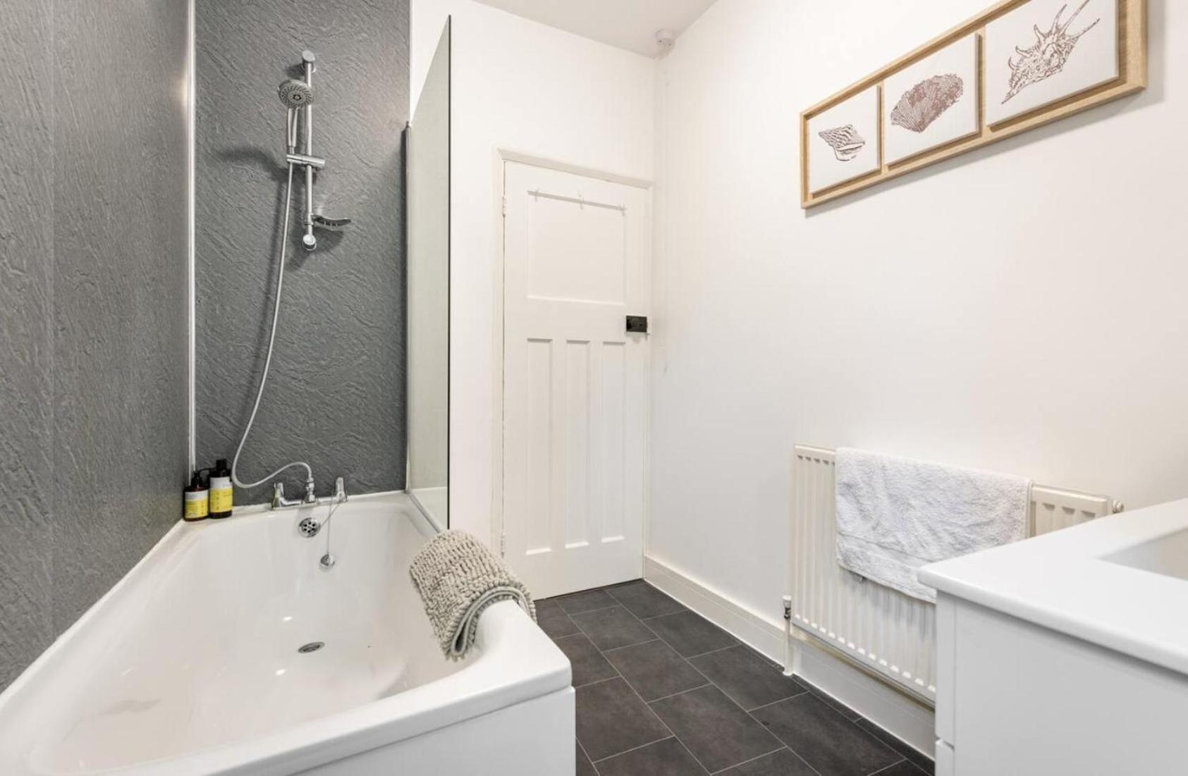 Beautiful 1-bed With Garden In London